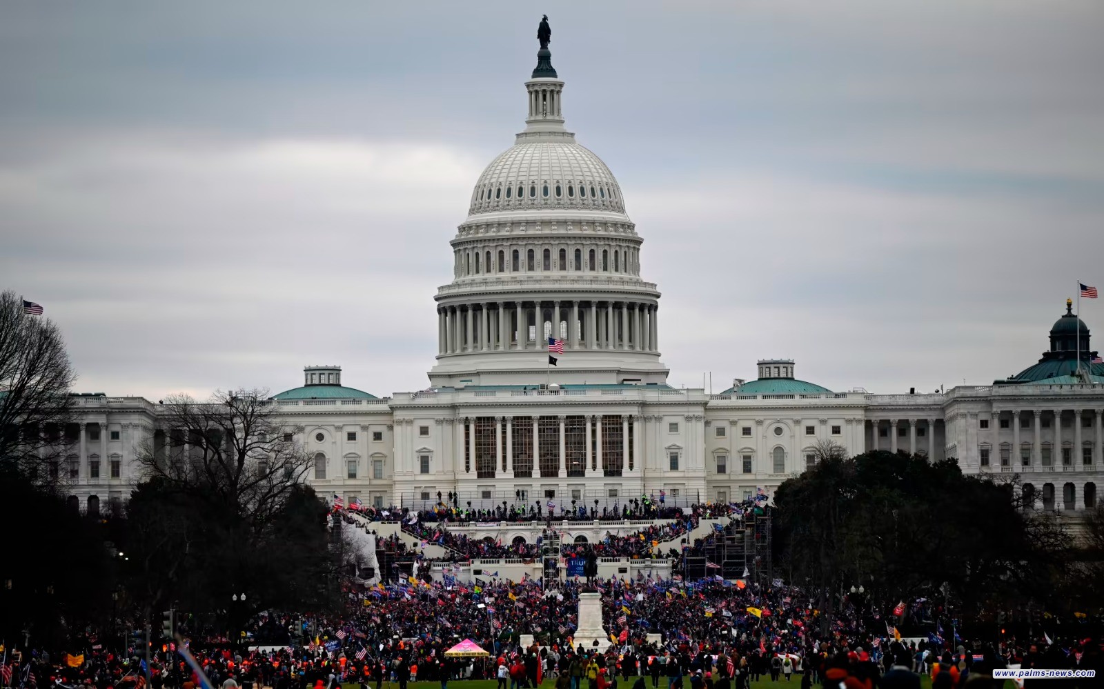الديمقراطيون يدرسون مقاضاة ترامب لحال مواصلة الحرب على ايران